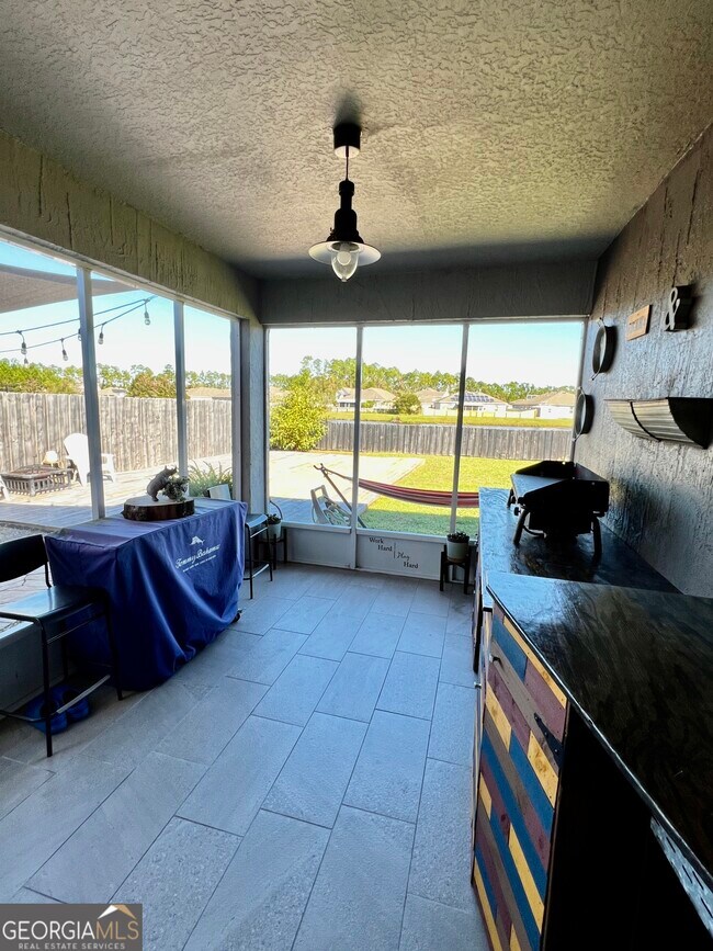 Building Photo - 125 Walnut Wy