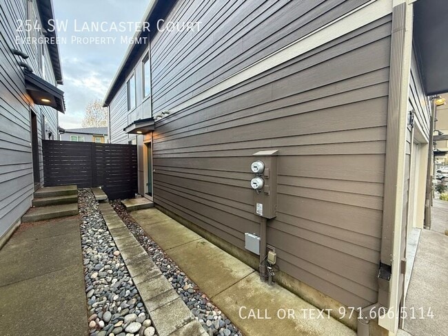 Building Photo - 254 SW Lancaster Ct