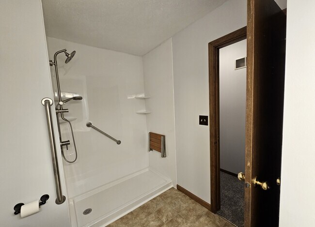Building Photo - 5208 Ascot Cir