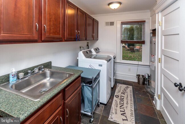 Building Photo - 24 Camelia Ct