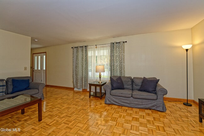 Building Photo - 5 Shamrock Cir