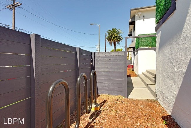 Building Photo - 4233-4239 Burns Ave