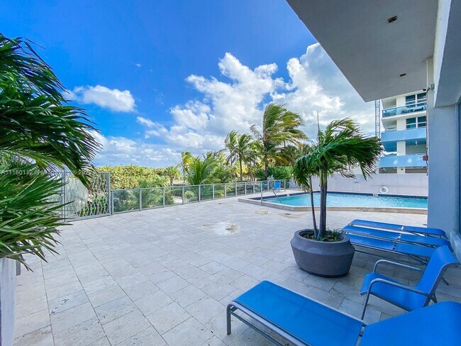 Building Photo - 9225 Collins Ave
