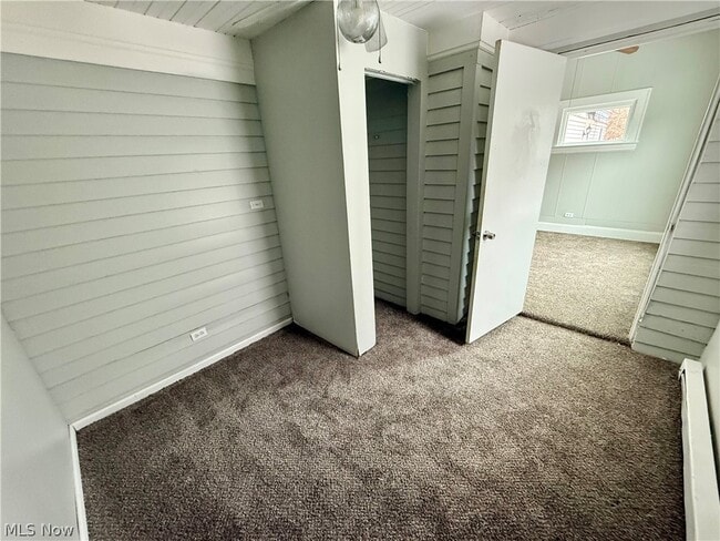 Building Photo - 9215 Yale Ave