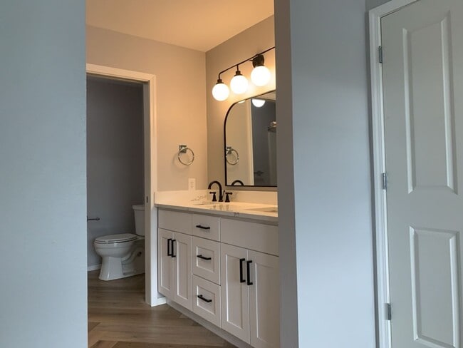 Building Photo - Charming 2Bed, 2Bath Condo in Auburn WA