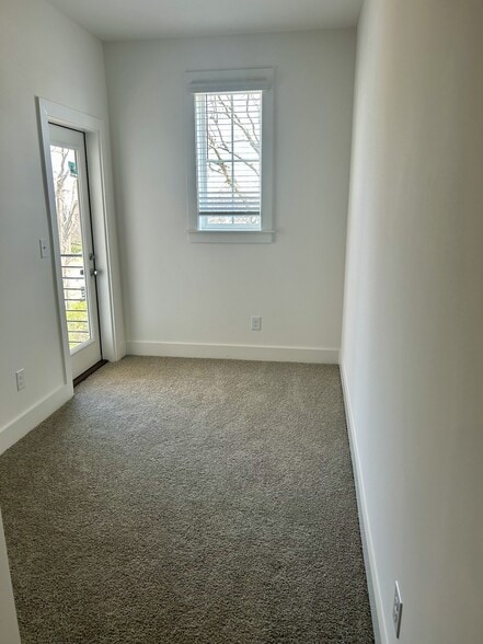 Building Photo - 326B Mulberry Ter