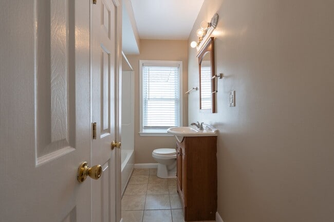 Building Photo - BEAUTIFUL 3 Bedroom Home in Little Creek!