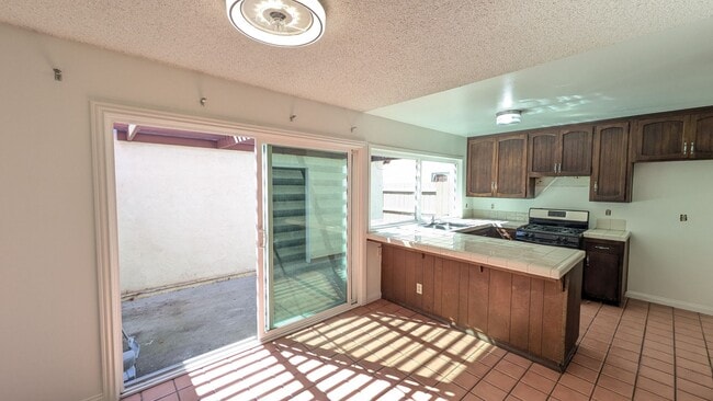 Building Photo - Lemon Grove 4 Bed with garage