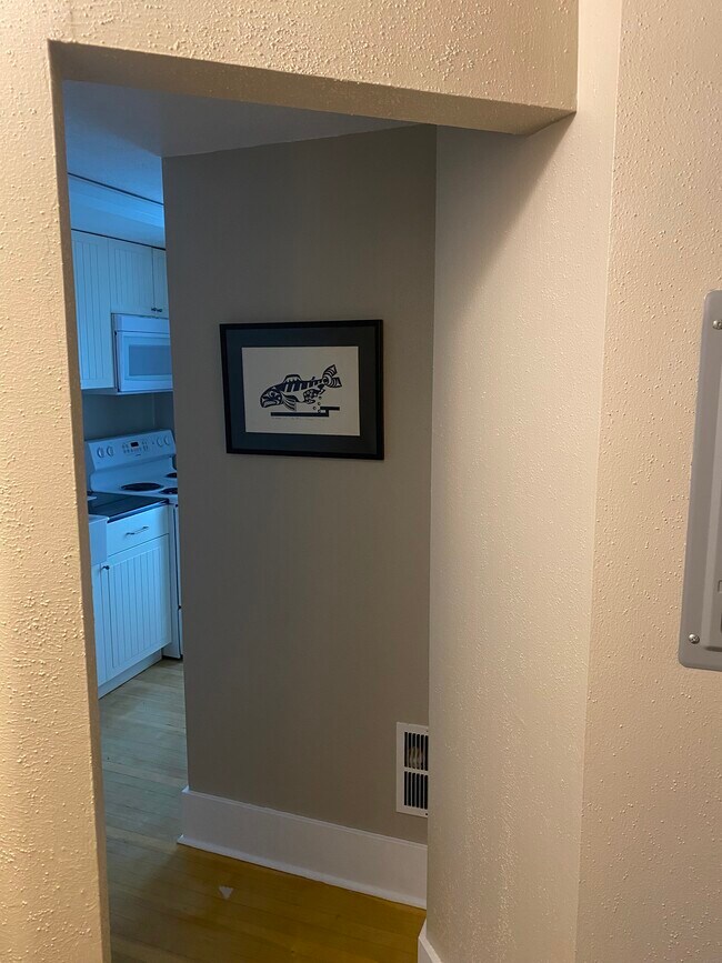 Kitchen entry - 419 NW 16th St