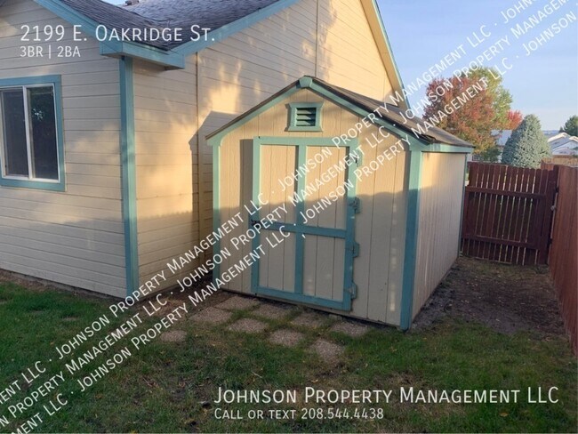 Building Photo - 2199 E Oakridge St