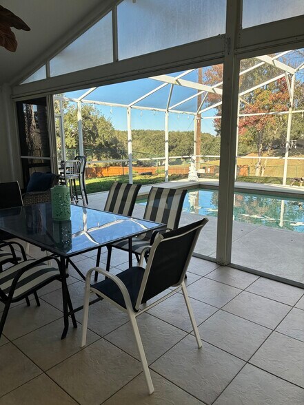 Building Photo - 867 Park Valley Cir