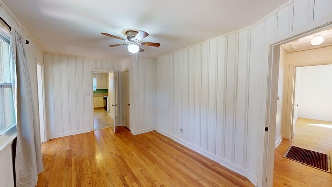 Building Photo - Cute 3 bedroom, 1 bath home tucked in a quiet cul-de-sac