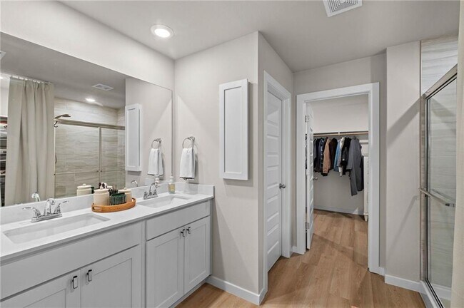 Building Photo - 2219 S 9th St