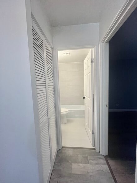 Building Photo - 3815 N Pine Grove Ave