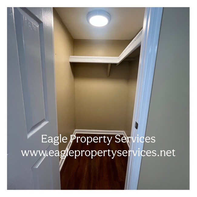 Building Photo - 1546 River Rd