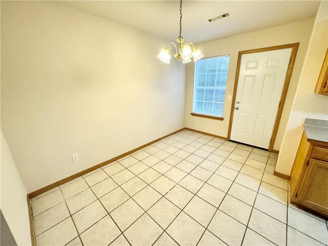 Building Photo - 2203 E Cinnamon Way