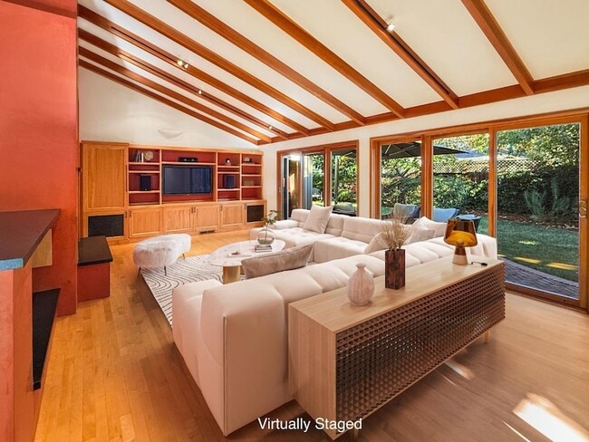 Building Photo - 335 Claremont Way