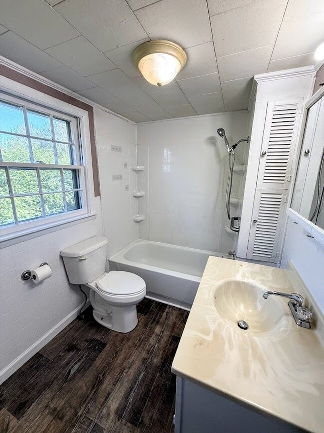 Building Photo - House in Benton