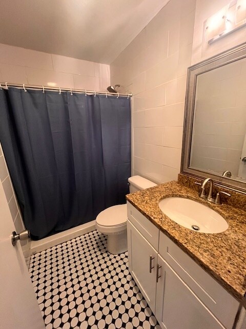 Building Photo - 833 W Maple St