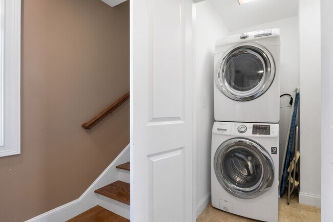 Building Photo - 12 Revere Pl