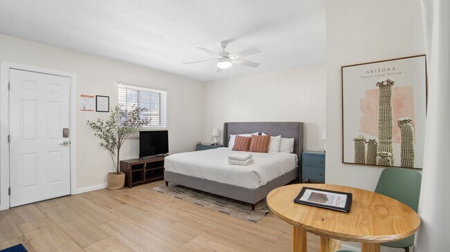 Building Photo - 2929 N 55th Pl