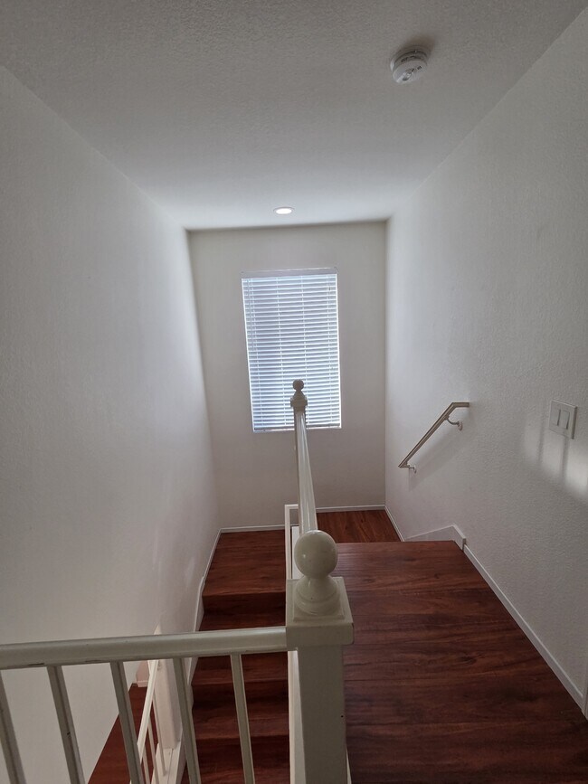 Building Photo - 10754 Westonhill Dr