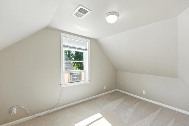 Building Photo - 529 Birmingham Ave