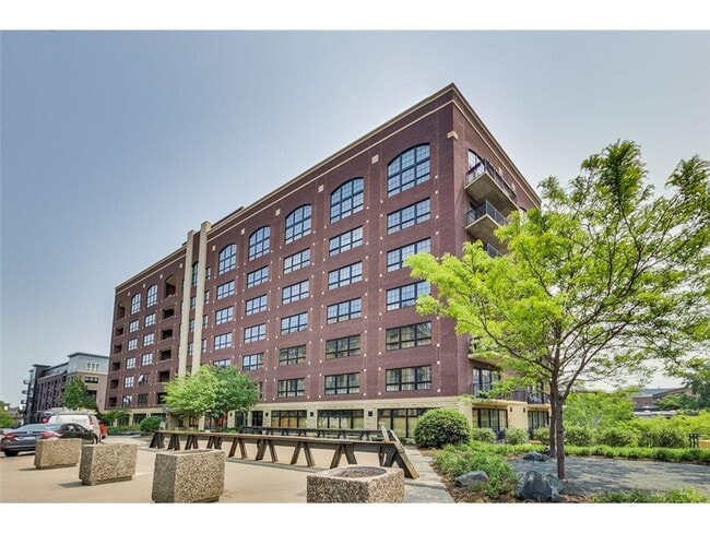 Building Photo - 111 N 4th Ave