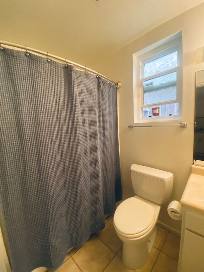 Building Photo - Silver Strand Beach - 1 bedroom, 1 bathroo...