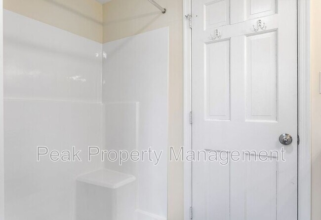 Building Photo - 3212 Vinton St