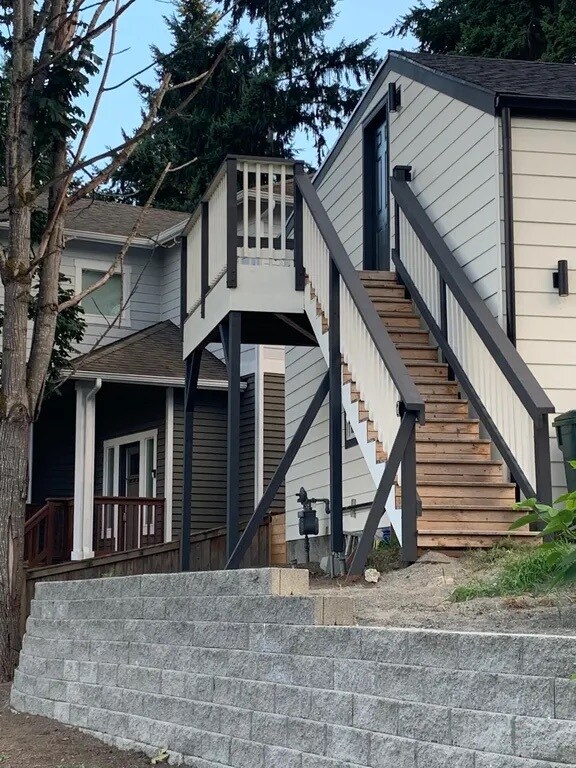 Building Photo - 2505 NE 140th St