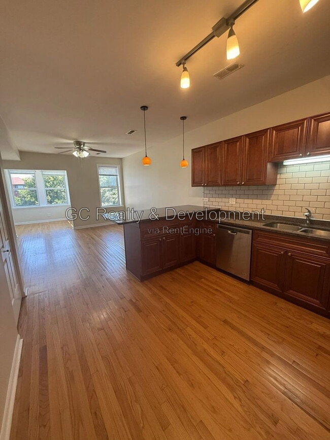 Building Photo - 4842 N Albany Ave