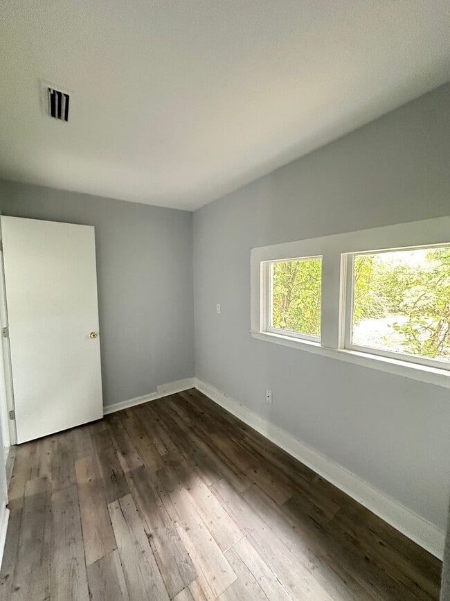 Building Photo - 410 Glover Ave