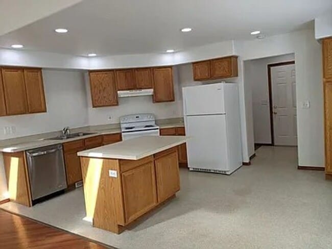 Building Photo - 759 Stephens Dr