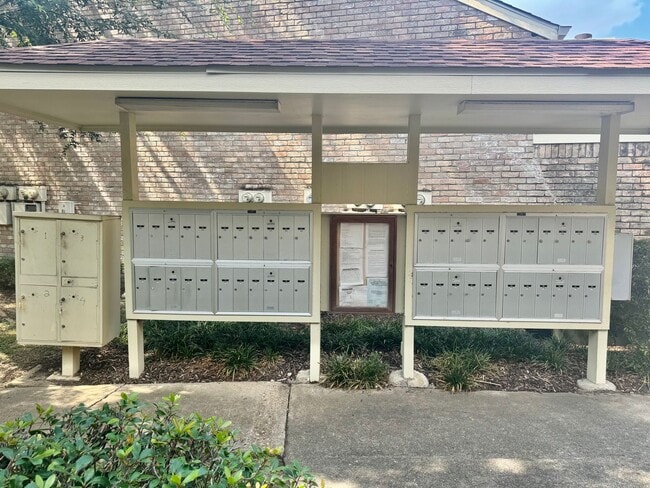 Building Photo - 8100 Cambridge St