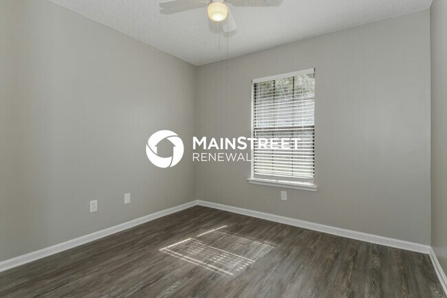 Building Photo - 3 Bedroom Pet-Friendly Home in Jacksonville, FL with Main Street Renewal
