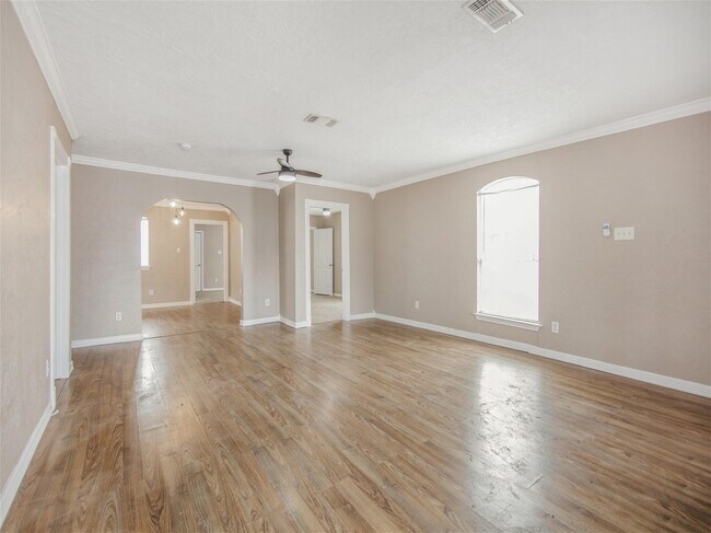 Building Photo - 5108 Clay St