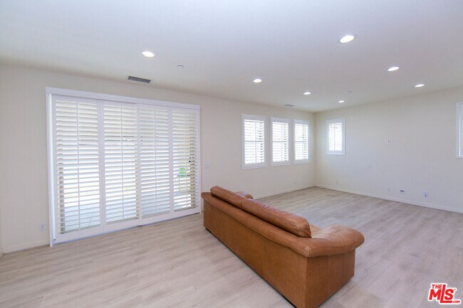 Building Photo - 10922 Mesa Ct