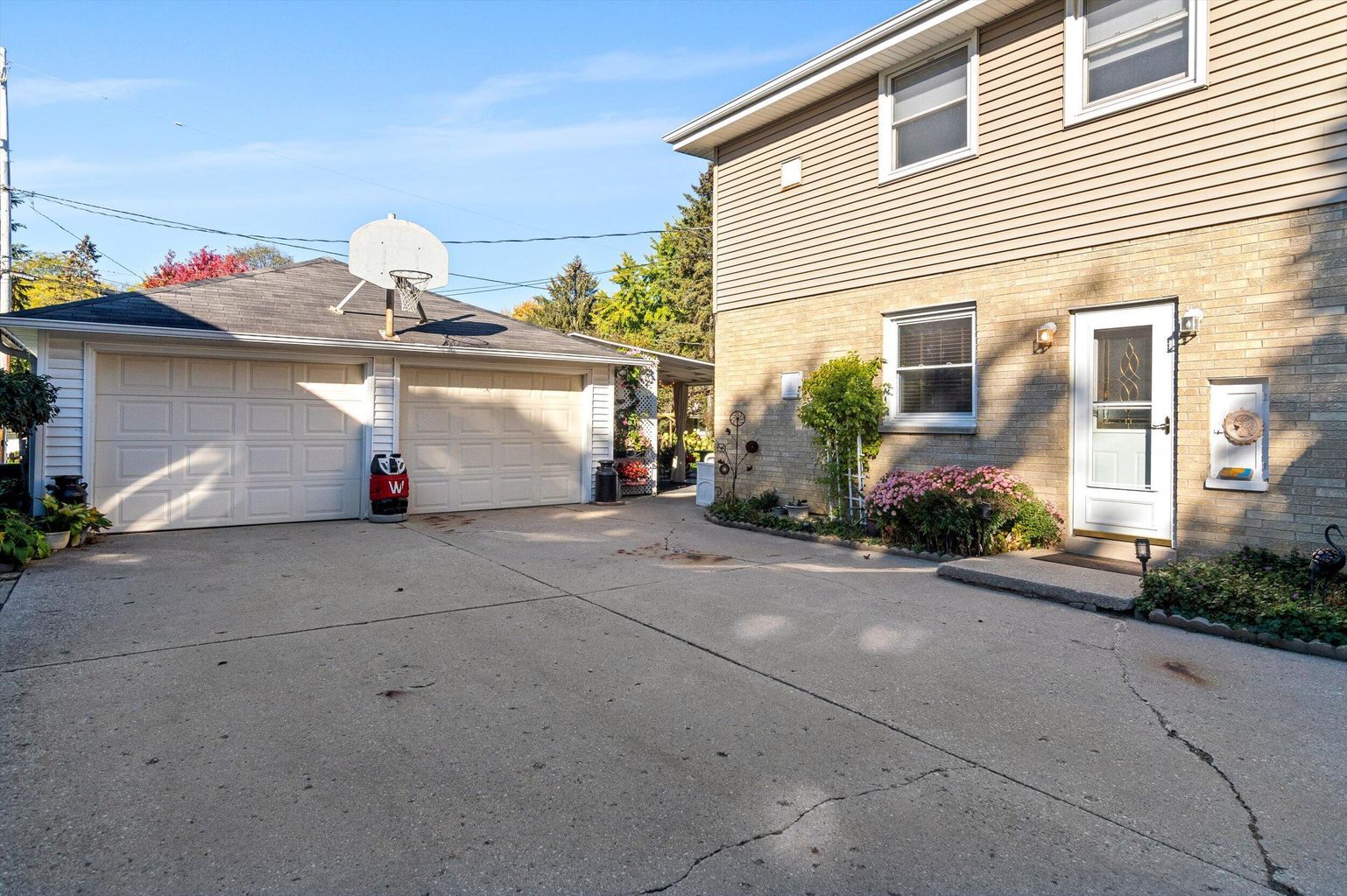 Garage - 1651 N 116th St
