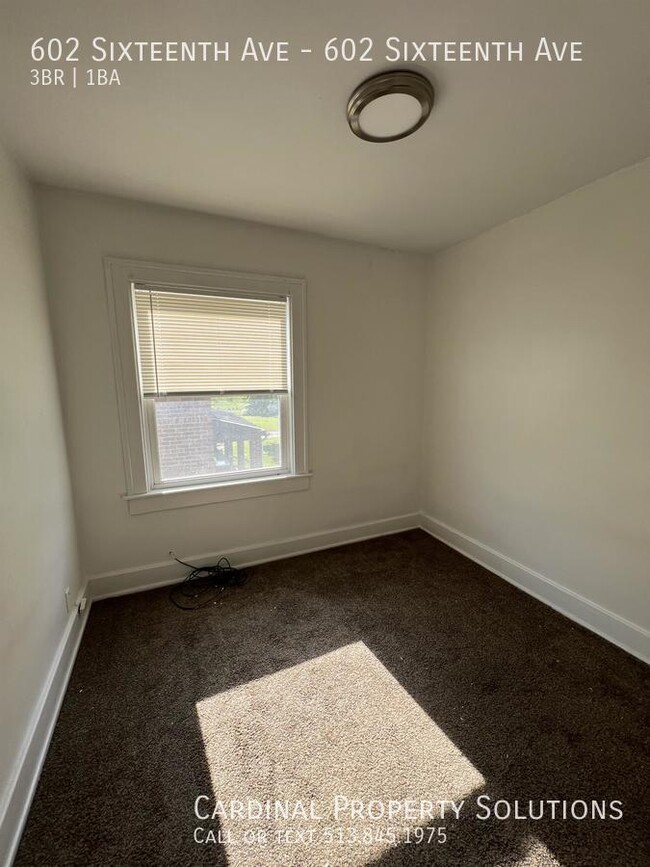 Building Photo - Spacious 3 Bedroom Townhome with 2 Full Ba...