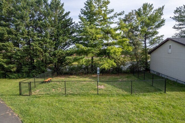 Building Photo - 2555 Bradford Ct