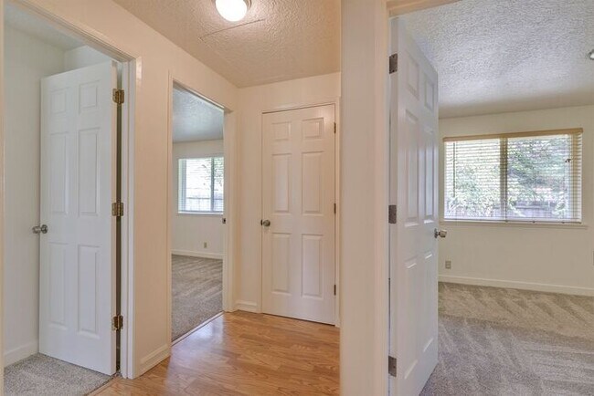Building Photo - Freshly Updated 3-Bedroom Home with Fenced Backyard in Forest Grove!
