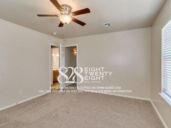 Building Photo - Spacious 2 Bed/1.5 Bath Norman Townhome Du...