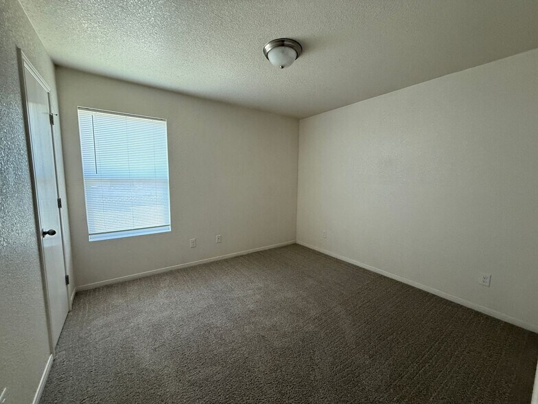 Building Photo - 4609 Waterproof Dr