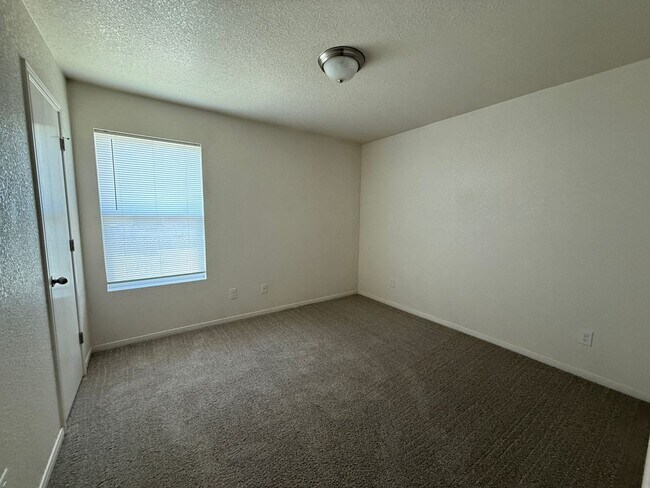 Building Photo - 4609 Waterproof Dr