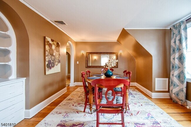 Building Photo - 15 Euclid Ave