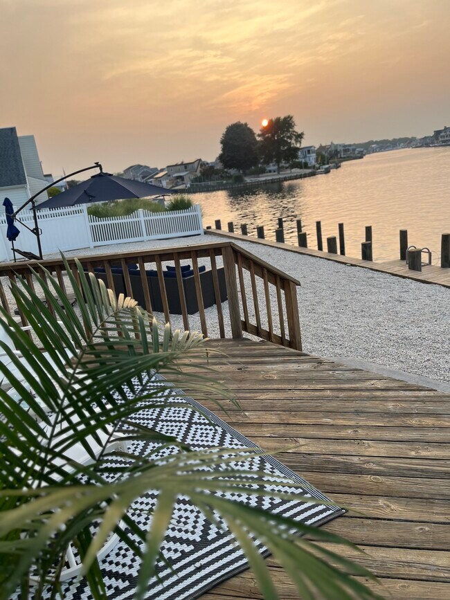 Outdoor deck view - 220 Catherine Ln