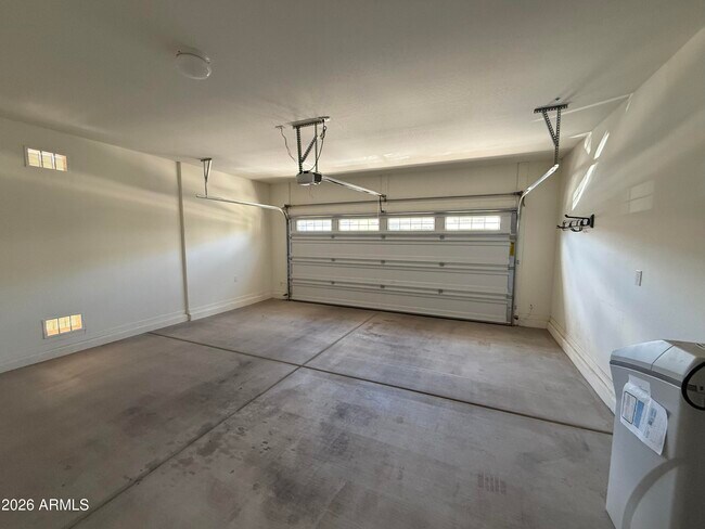 Building Photo - 263 E Lantana Dr
