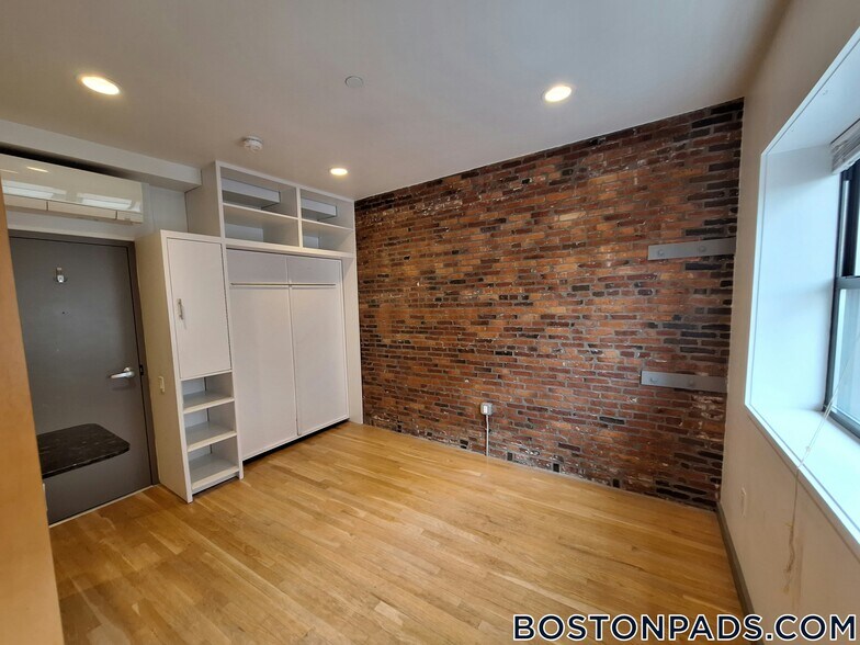 Building Photo - 144 Bowdoin St