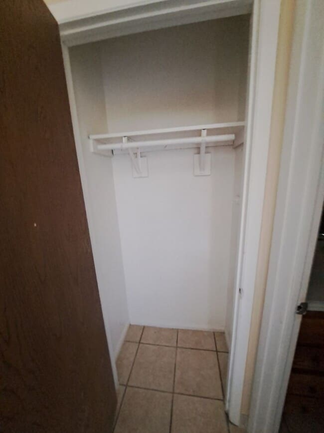 Building Photo - Beautiful Condo!